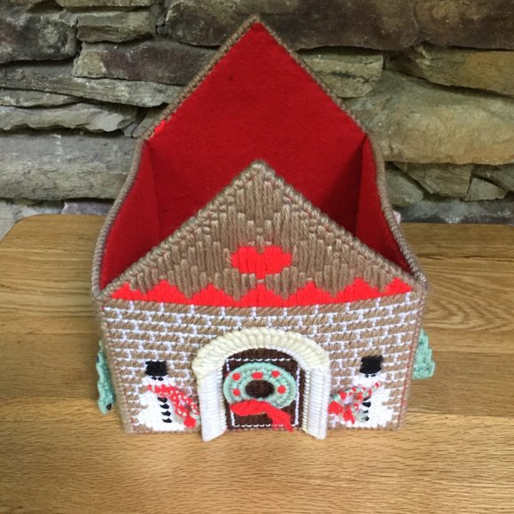 Yarn Christmas House Hand Crafted Card Keeper Box - Picture 5 of 10